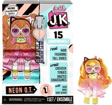 LOL Surprise JK Neon Q.T. בובת מיני אופנתית עם 15 הפתעות ברבע מחיר!