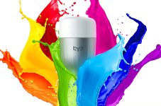 נורה חכמה צבעונית במחיר הזול אי פעם Xiaomi Yeelight YLDP02YL 