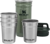 ערכת שתייה קמפינג של סטנלי Stanley הכוללת בקבוק ו4 כוסות!
