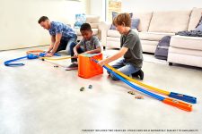 סט מתנה של Hot Wheels Builder קופסת פעלולים לגילאי 6 עד 12