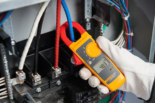 רב מודד צבת דיגיטלי פלוק Fluke 302+ CAT III Fluke ב60% הנחה!