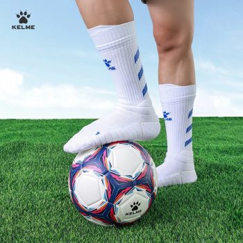 זוג גרבי כדורגל מקצועיות מבית Kelme במחיר טעות ומשלוח מהיר חינם!