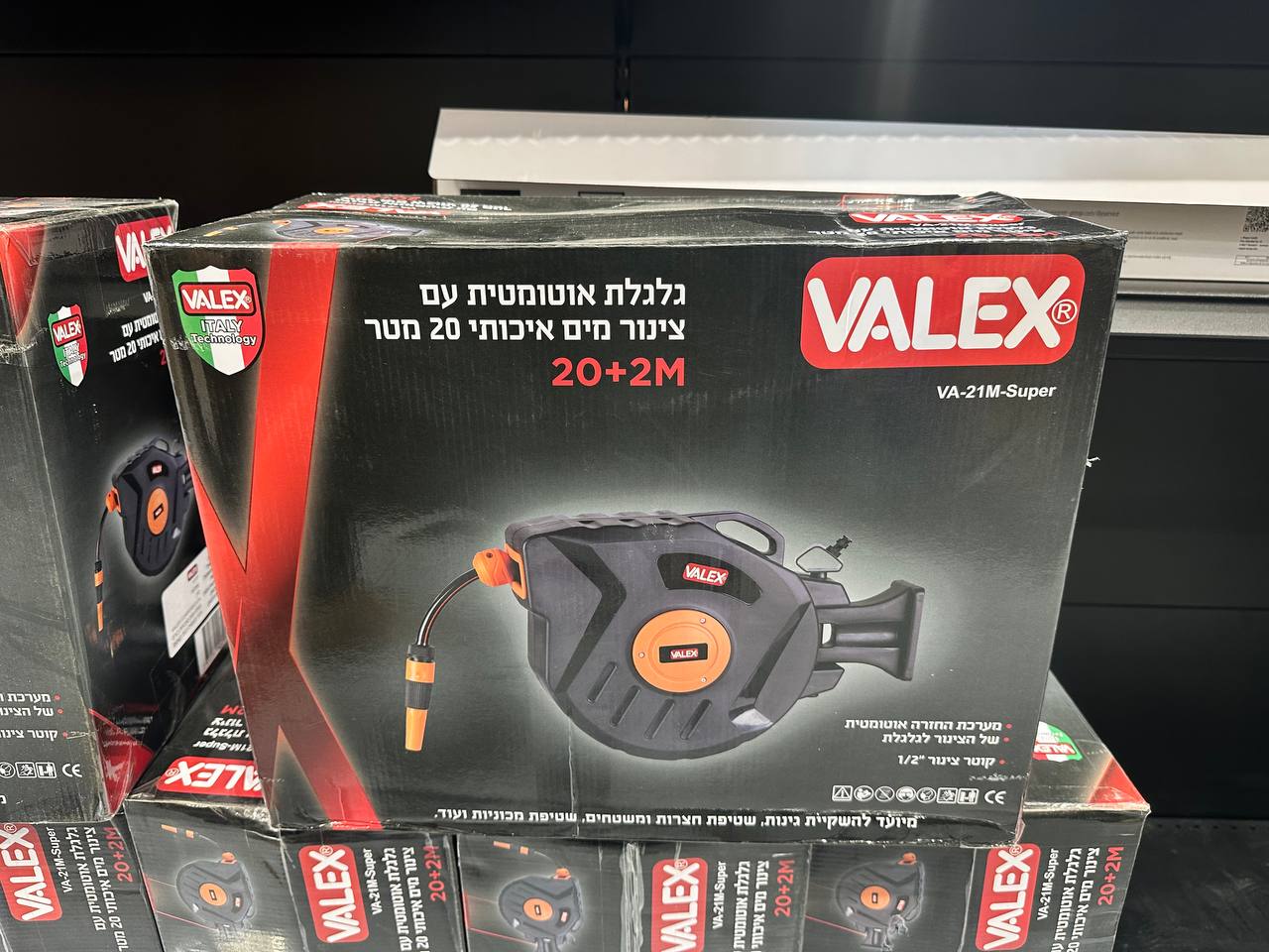 גלגלת אוטומטית 20 מטר + 2 מטר VA-21M-SUPER מבית VALEX ב199₪ גלגלת אוטומטית עם צינור מים איכותי 20 מטר + 2 מטר דגם VA-21M-SUPER מבית VALEX.