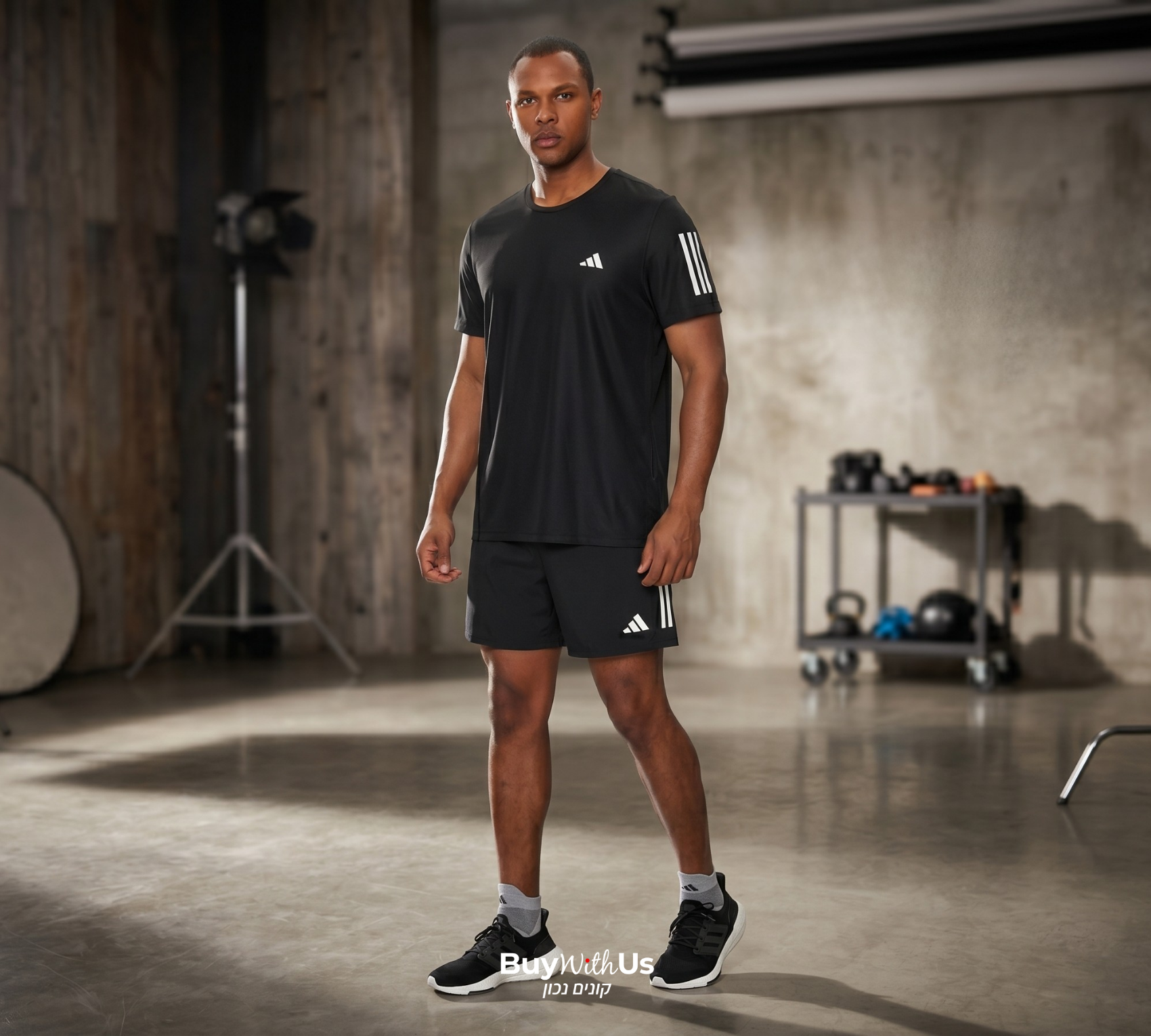 סט ריצה אדידס Own the Run – חולצה ומכנסיים לביצועים גבוהים