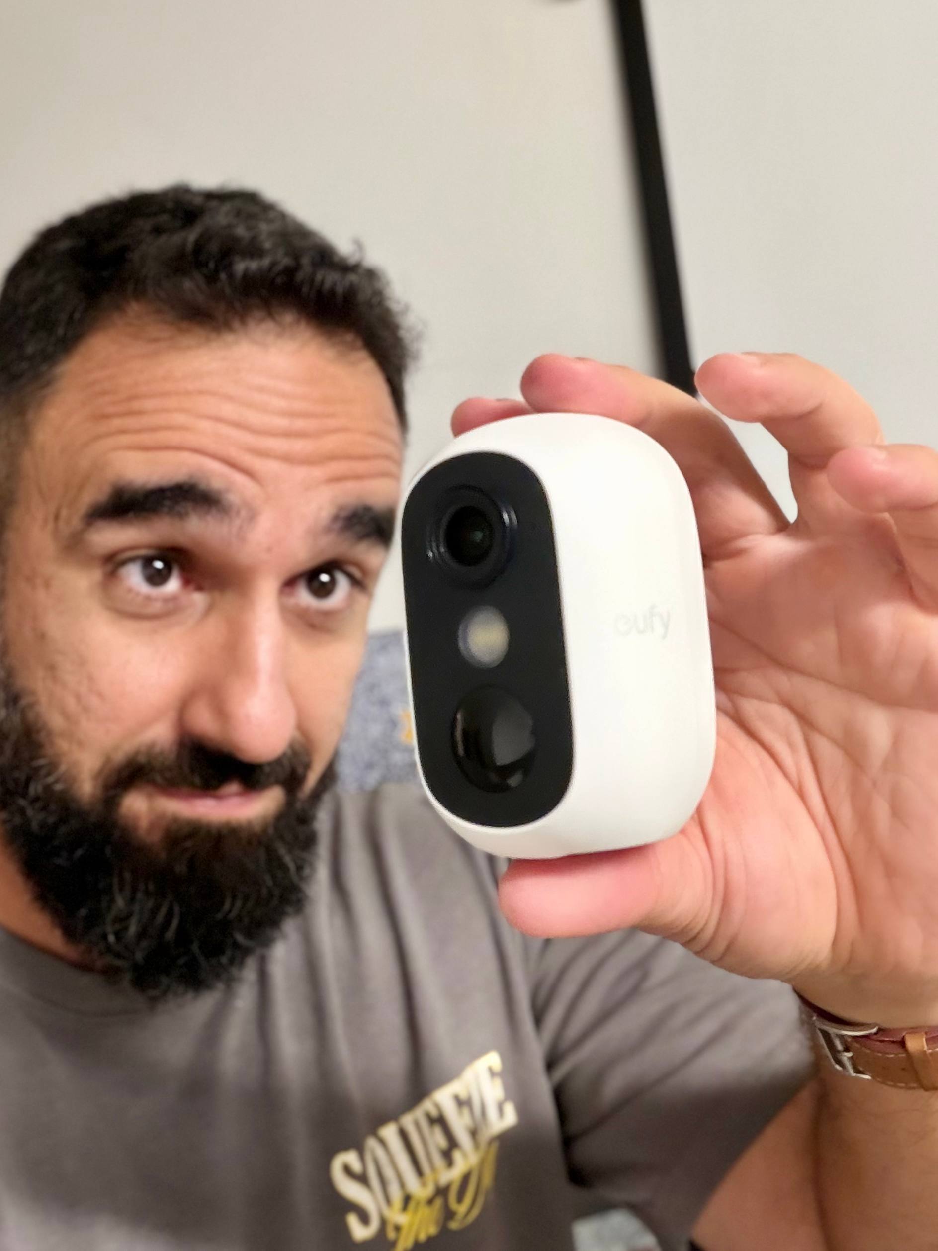 מצלמת אבטחה אלחוטית eufy Security eufyCam C35 – סקירה ומחיר סייל מצלמת אבטחה אלחוטית eufy Security eufyCam C35 – ללא דמי מנוי