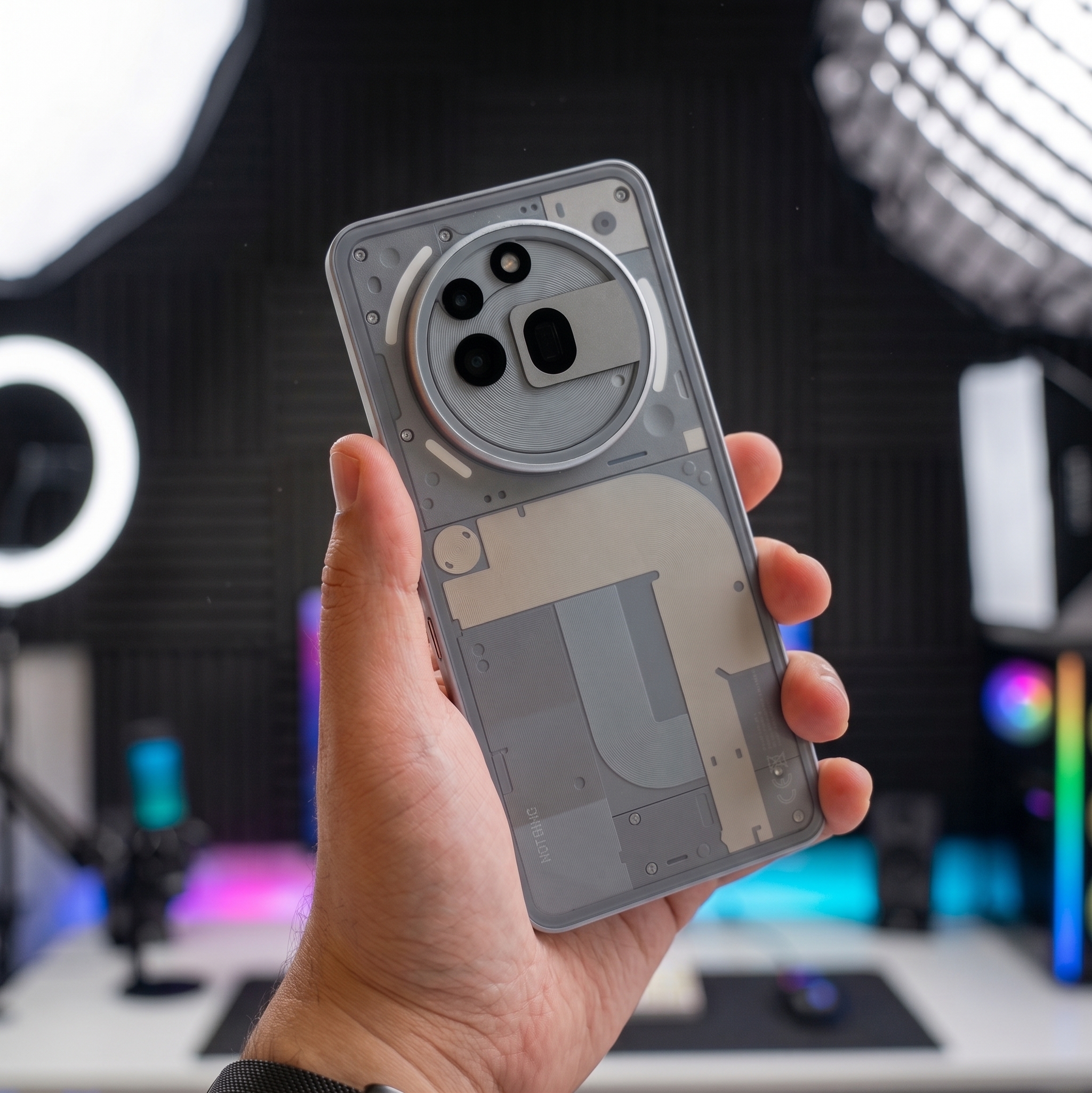 סמארטפון Nothing Phone (3a) Pro – עיצוב ייחודי, צילום 50MP, תמיכה בeSIM וסוללה חזקה Nothing Phone ( 3a ) Pro