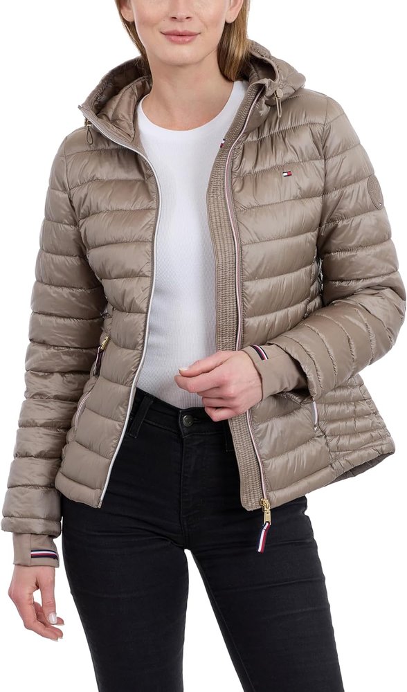 מעיל פאפר Tommy Hilfiger לנשים בצבע טאופ עם קפוצ'ון, מבט מלפנים