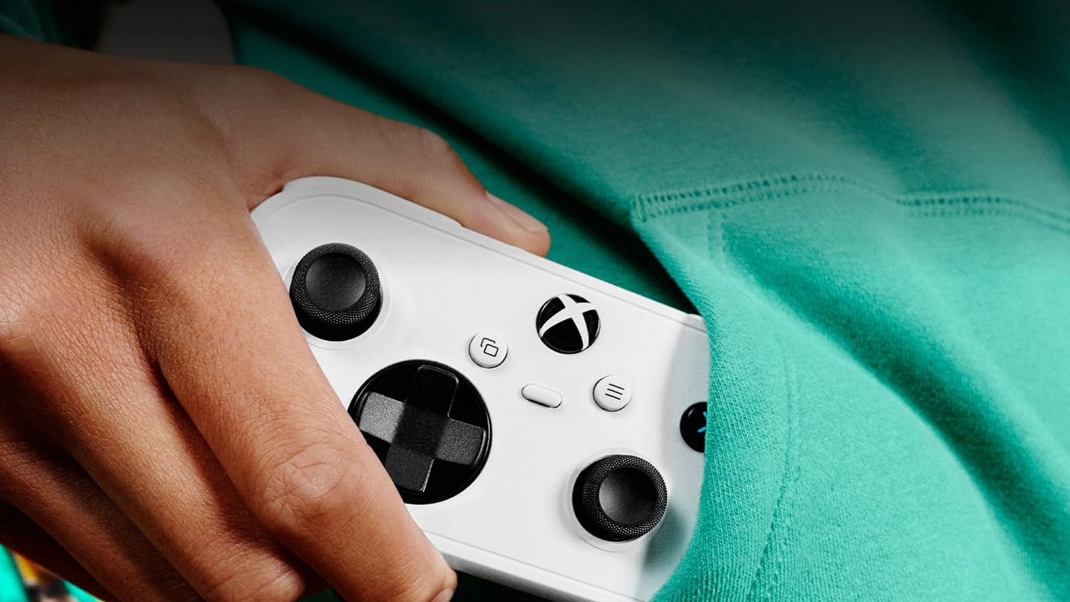 בקר Xbox Nano לבן ביד, נכנס לכיס של קפוצ'ון ירוק