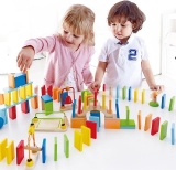 ערכת דומינו Dynamo עטורת פרסים מעץ לילדים של Hape