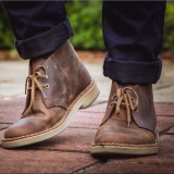 הלוק הקלאסי והגברי –מגף Clarks Desert Chukka לגברים במחיר מעולה!