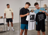 סייל ביגוד ריבוק Reebok לגברים במחיר אדיר רק 59.9 ש"ח לפריט! אל תפספסו את הדוגמאות המעלפות בגב החולצות!